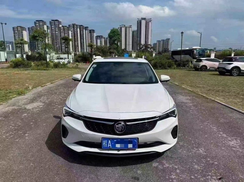 南宁24年别克威朗1