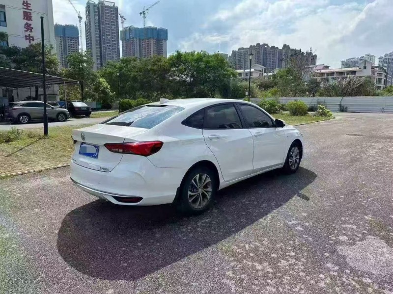 南宁24年别克威朗7
