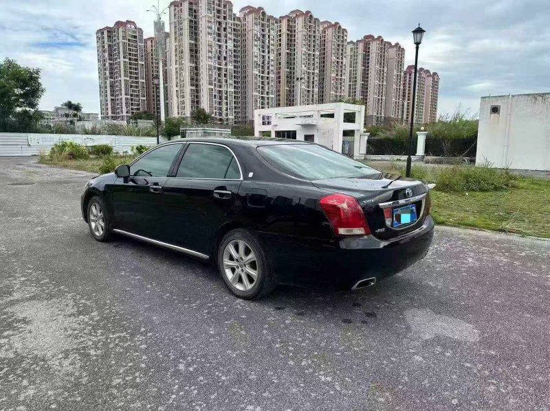 南宁10年丰田皇冠8