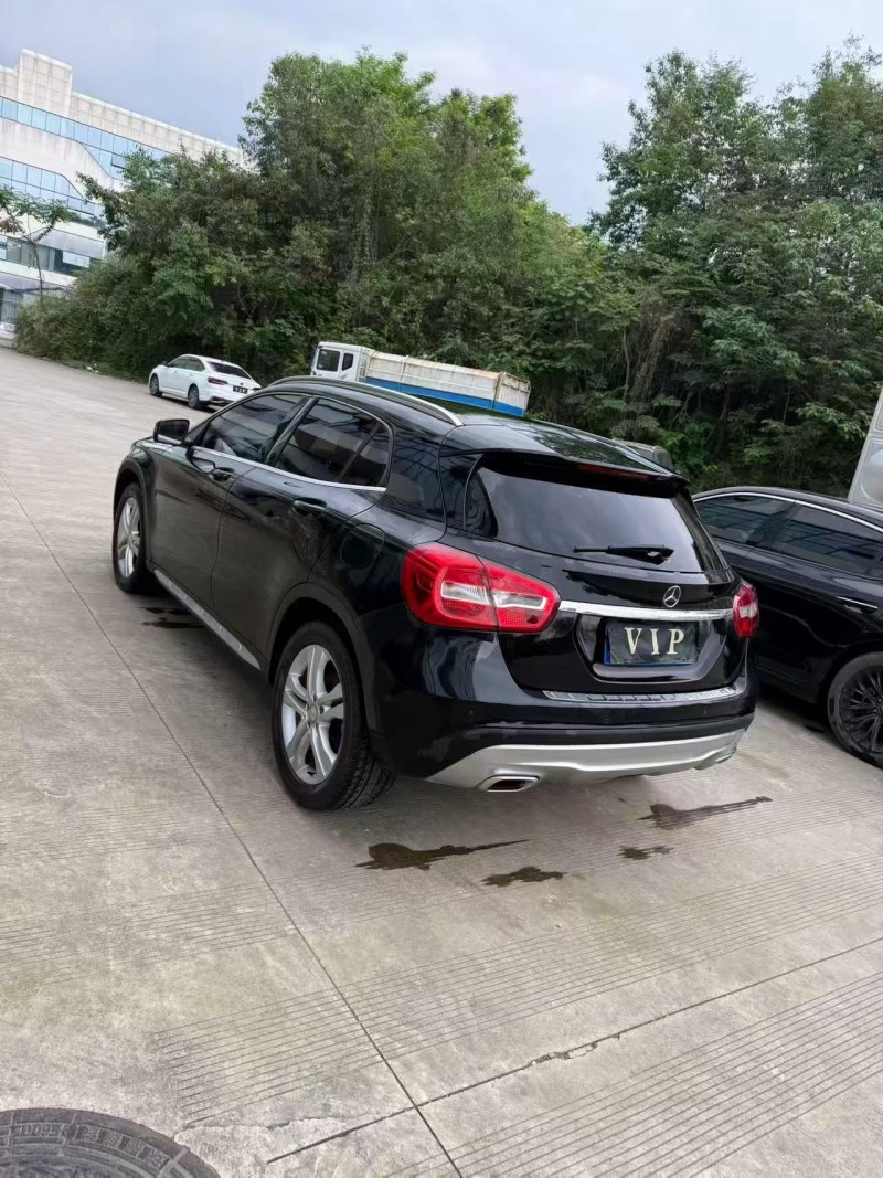 乐山17年奔驰GLA6