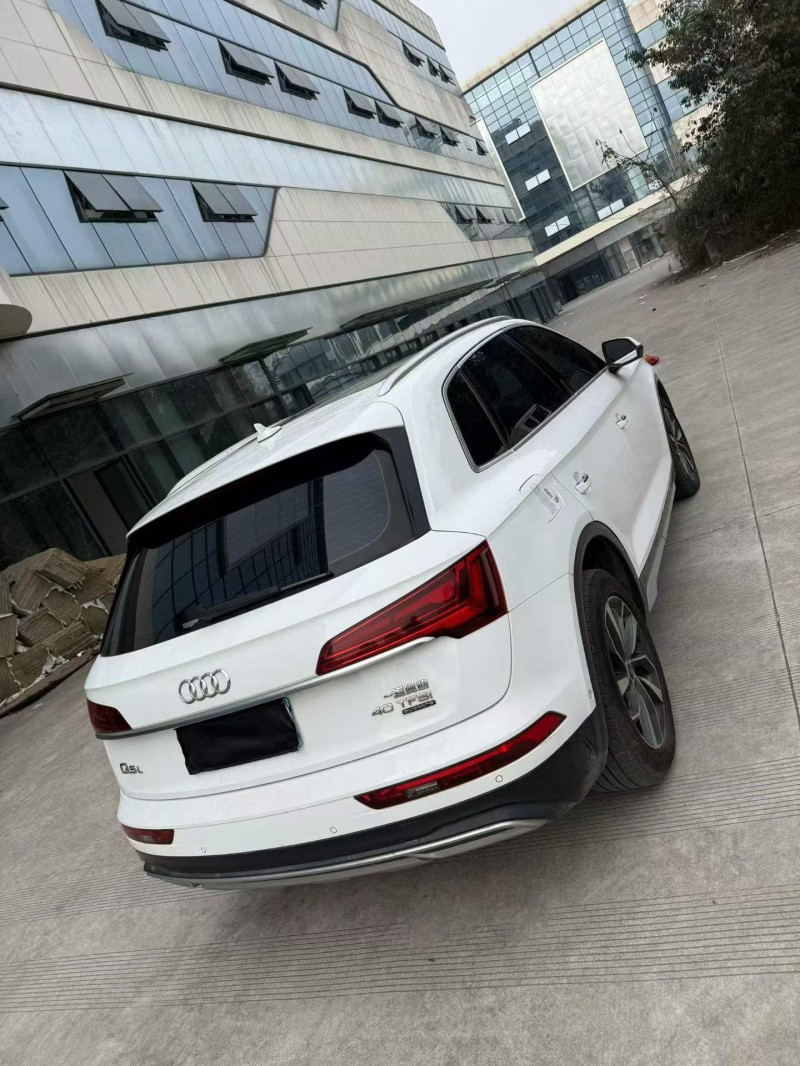 乐山22年奥迪Q56