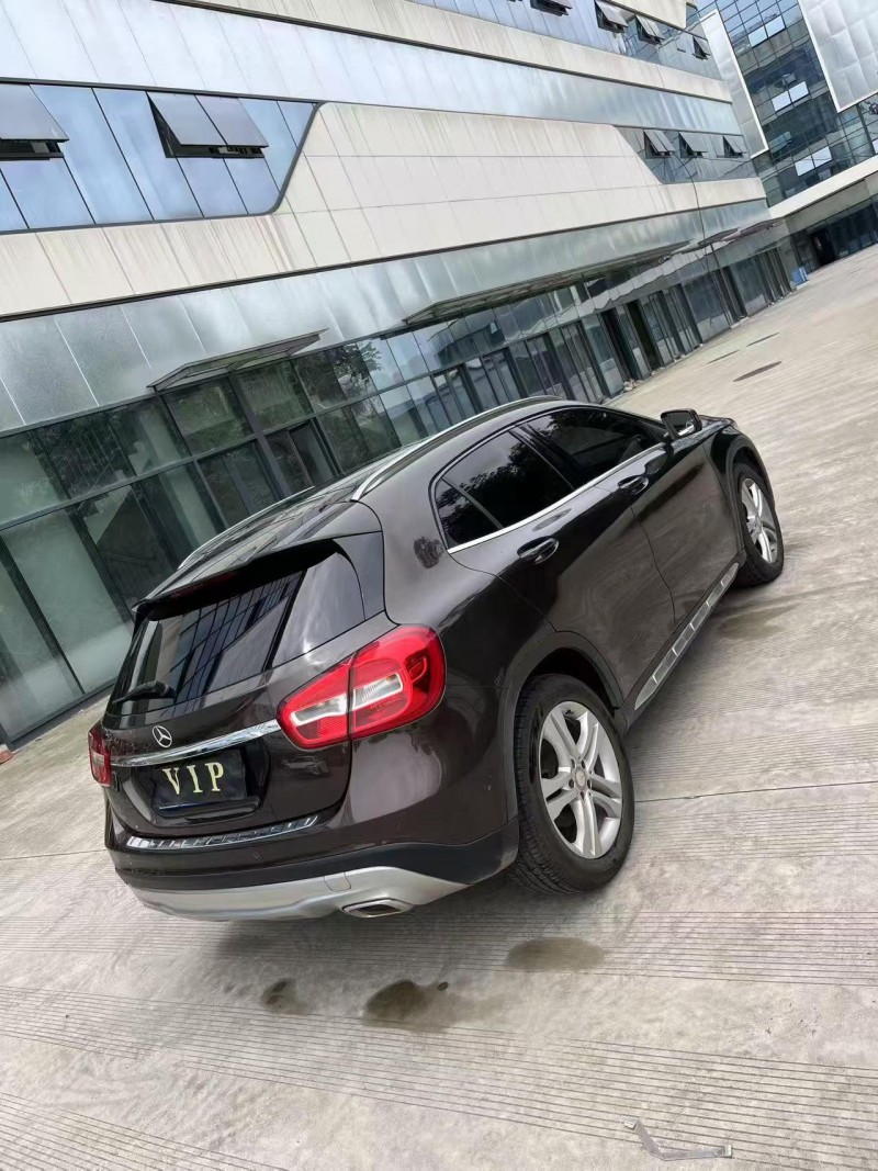 乐山17年奔驰GLA6