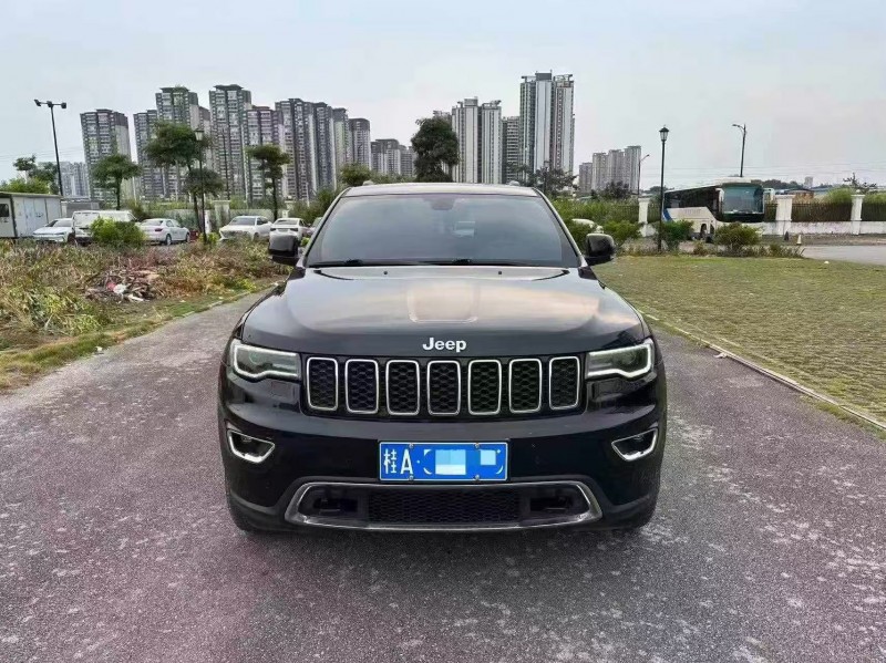 南宁18年Jeep大切诺基1