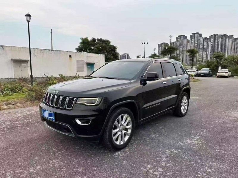 南宁18年Jeep大切诺基2