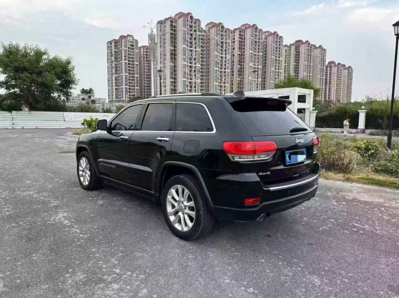南宁18年Jeep大切诺基8