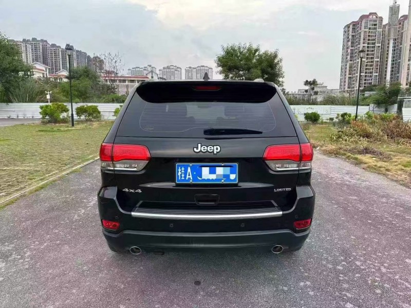 南宁18年Jeep大切诺基9