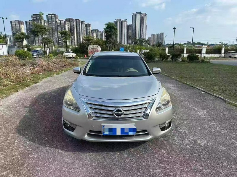 南宁13年日产天籁1