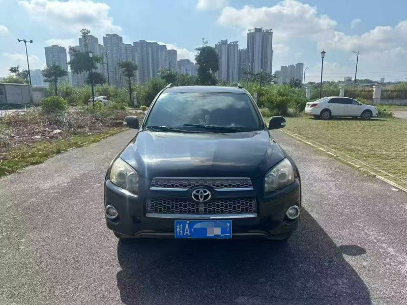 南宁13年丰田RAV41