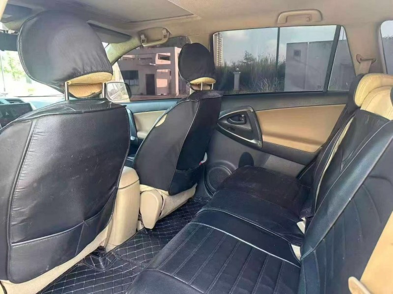 南宁13年丰田RAV46