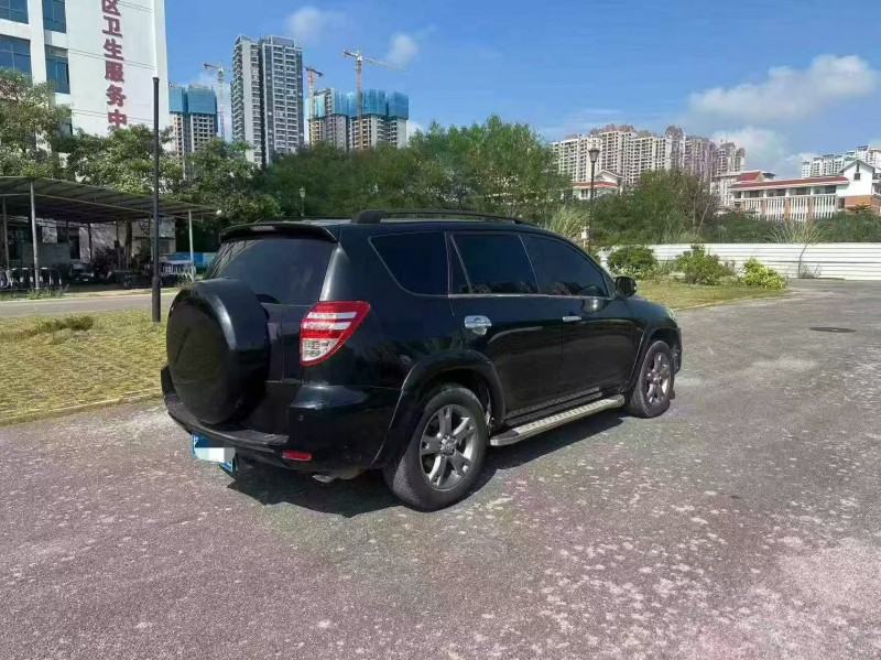 南宁13年丰田RAV48