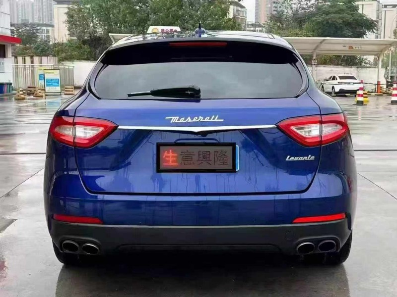 淮北17年玛莎拉蒂Levante8