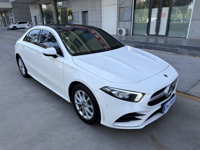 济宁21年奔驰A2