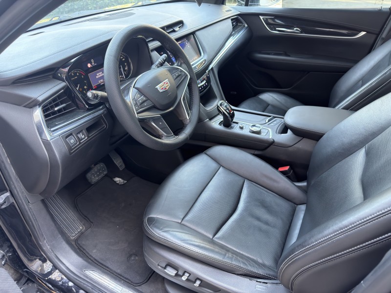 济宁19年凯迪拉克XT56