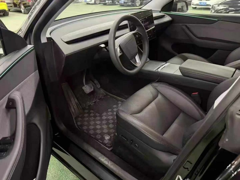 黄石25年特斯拉MODEL Y3