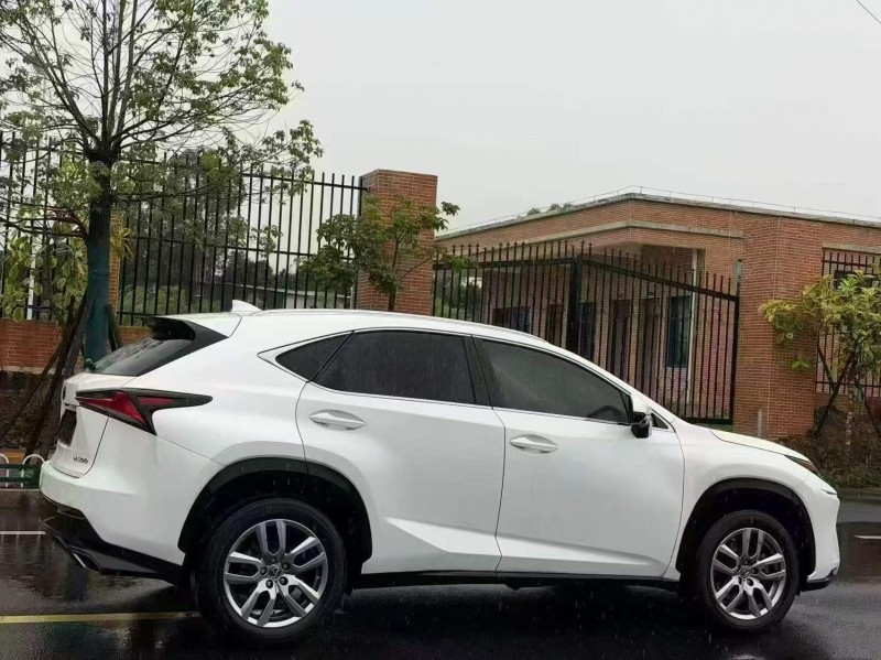 广州18年雷克萨斯NX7