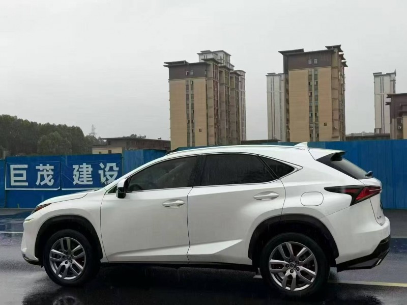 广州18年雷克萨斯NX8