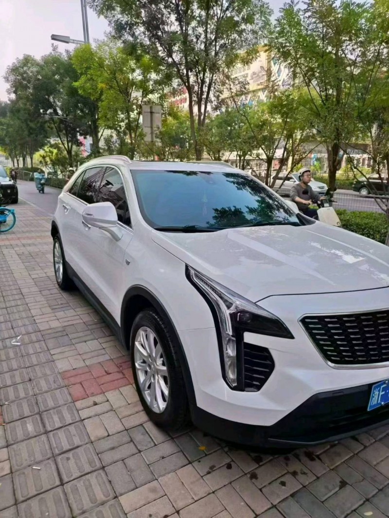 太原20年凯迪拉克XT43