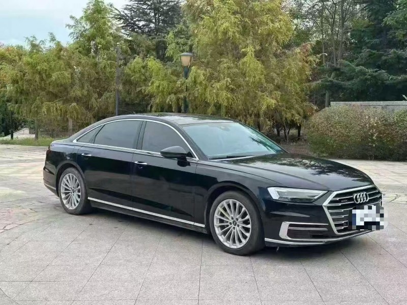 青岛22年奥迪A8L2