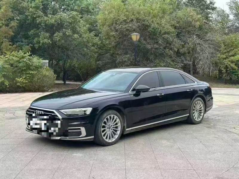 青岛22年奥迪A8L3