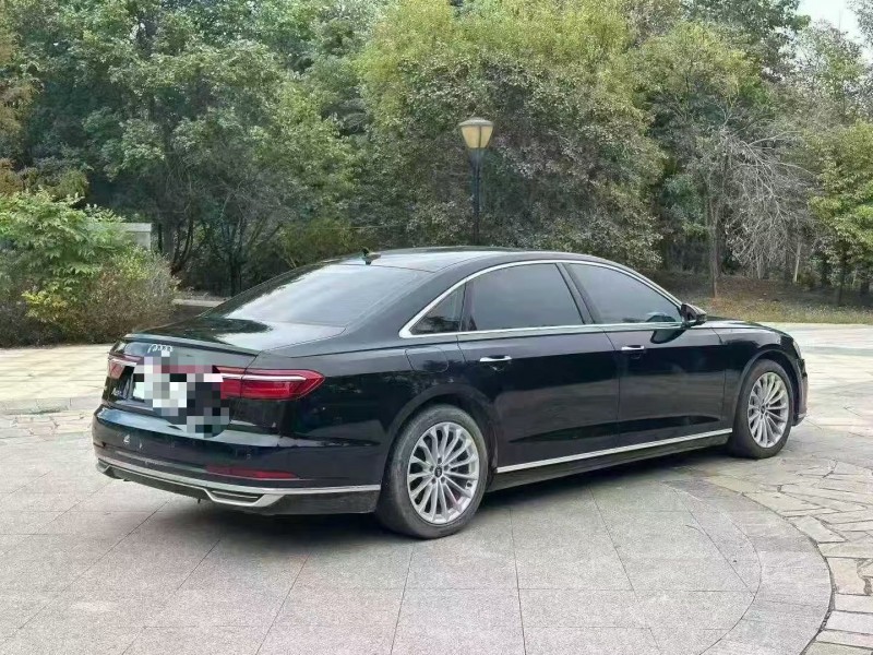 青岛22年奥迪A8L7