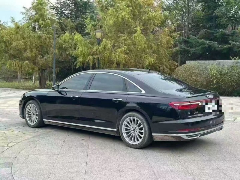 青岛22年奥迪A8L8