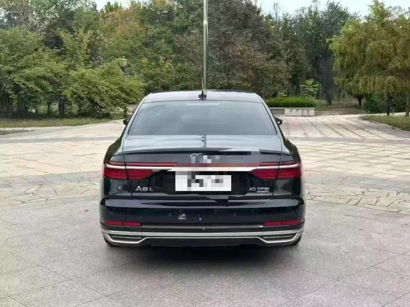 青岛22年奥迪A8L9
