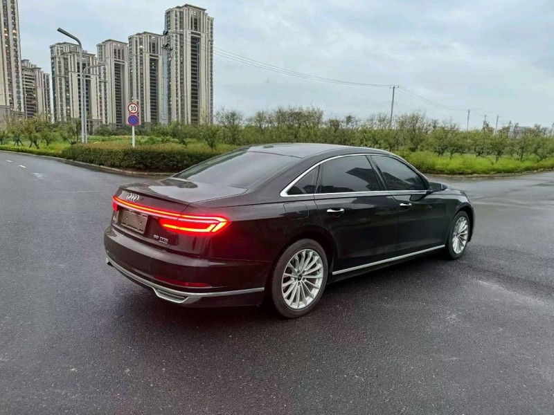苏州22年奥迪A8L8
