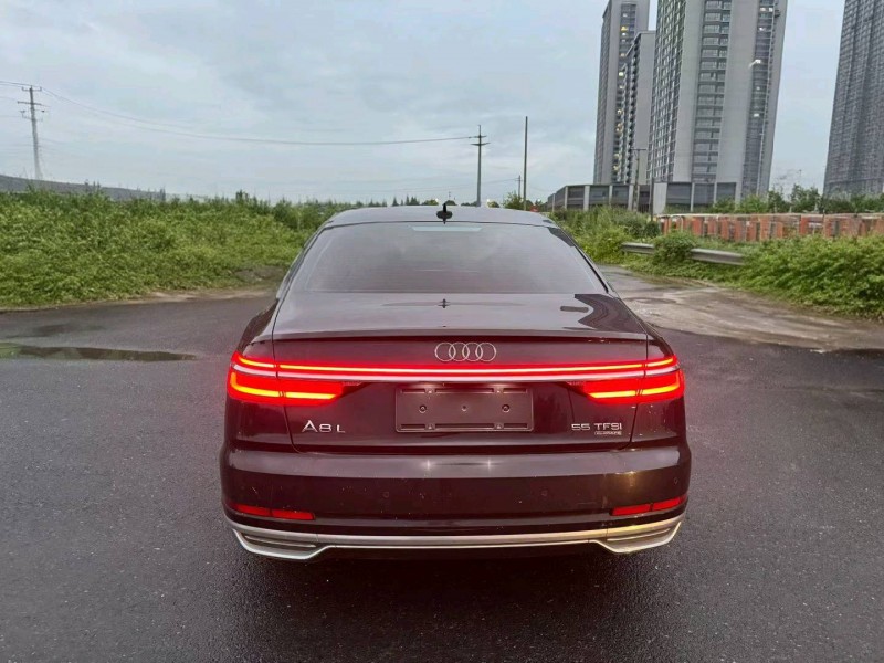 苏州22年奥迪A8L9