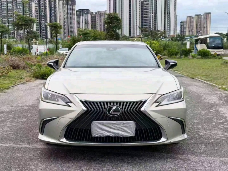 南宁21年雷克萨斯ES1