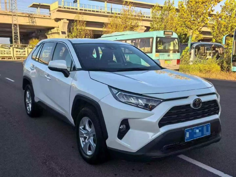 天津20年丰田RAV43