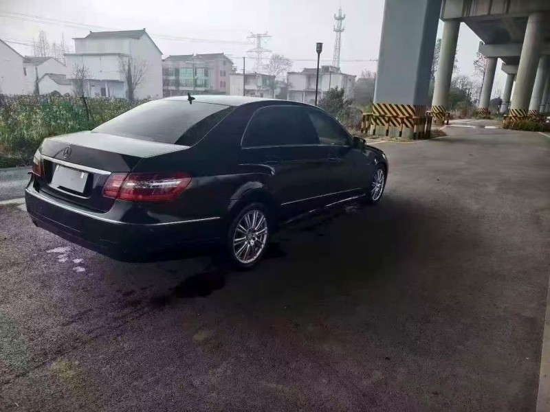 绍兴11年奔驰E8