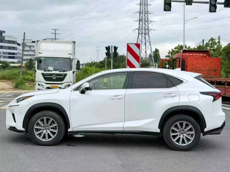广州18年雷克萨斯NX4