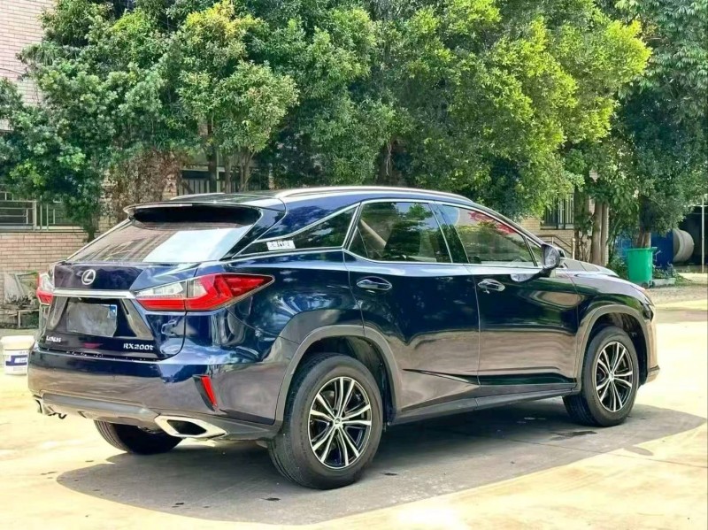广州17年雷克萨斯RX8