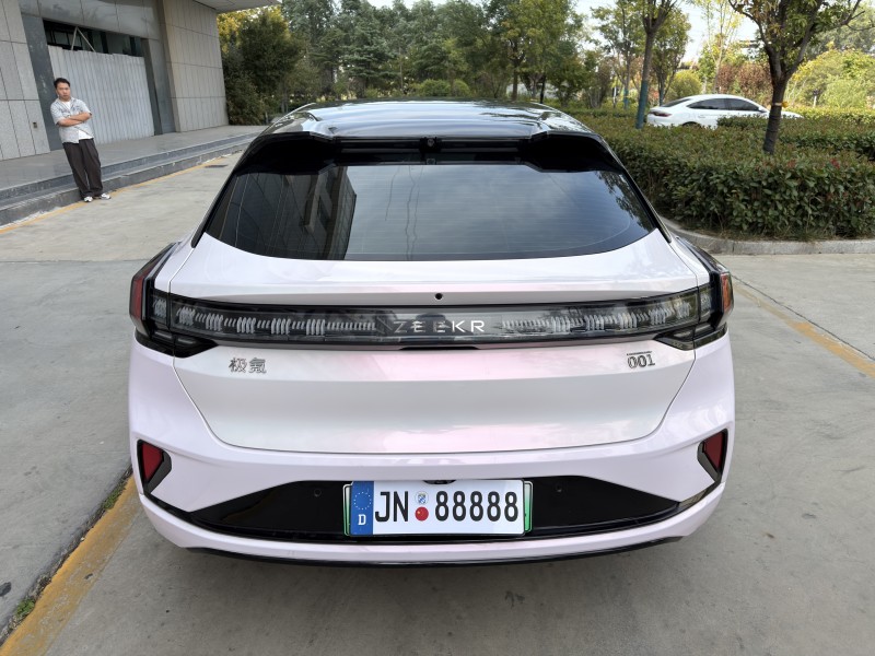 济宁24年极氪汽车0019