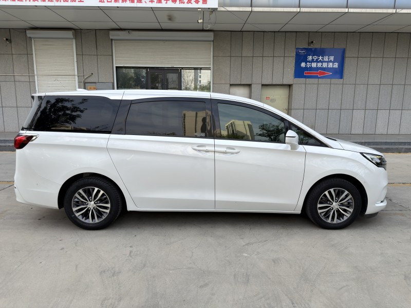 济宁21年别克GL84