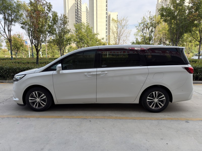 济宁21年别克GL85