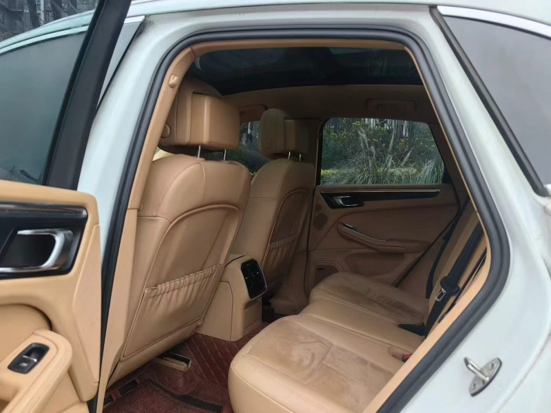 成都15年保时捷Macan5