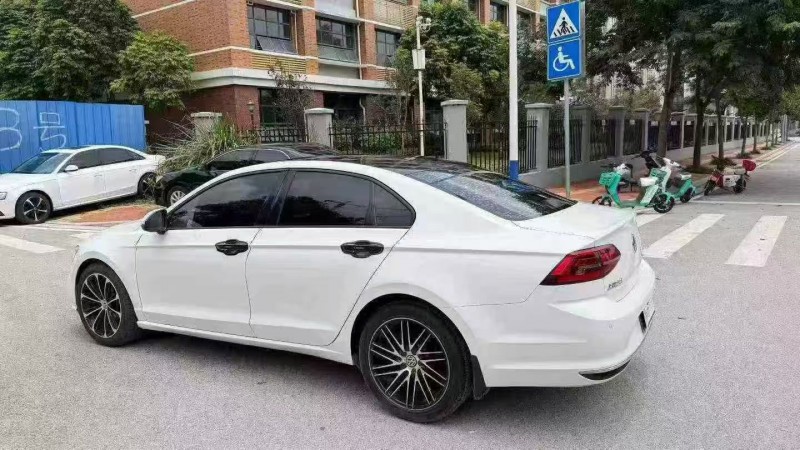 南宁21年大众凌渡8