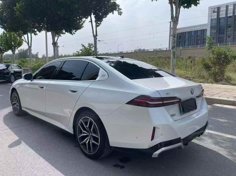 新乡25年宝马I57