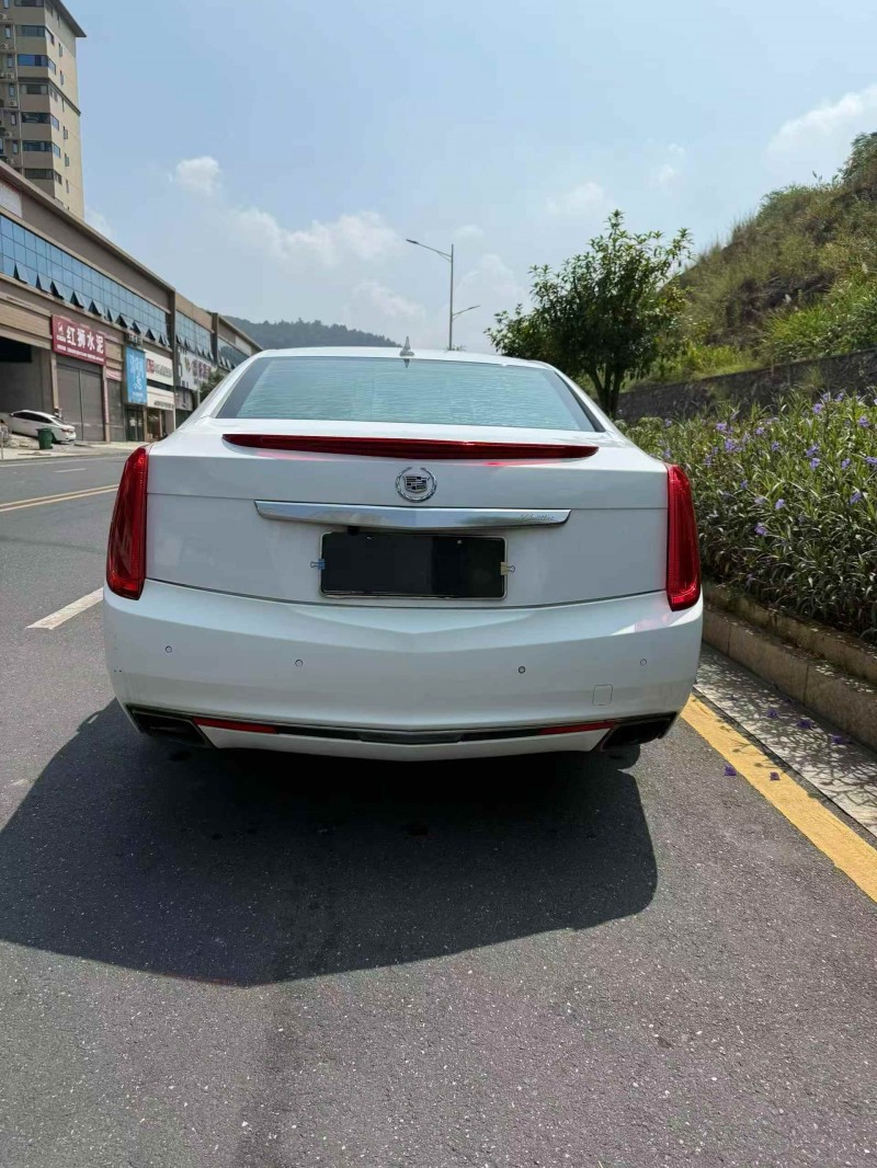 张家界15年凯迪拉克XTS7