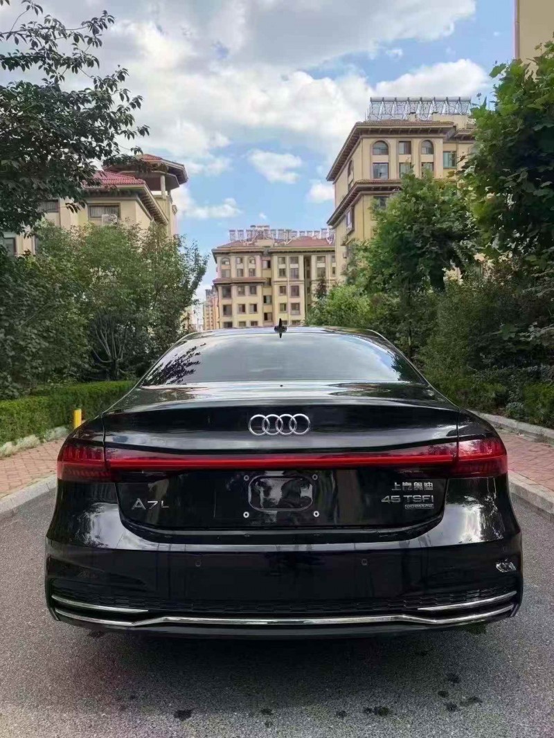 济宁24年奥迪A7L7