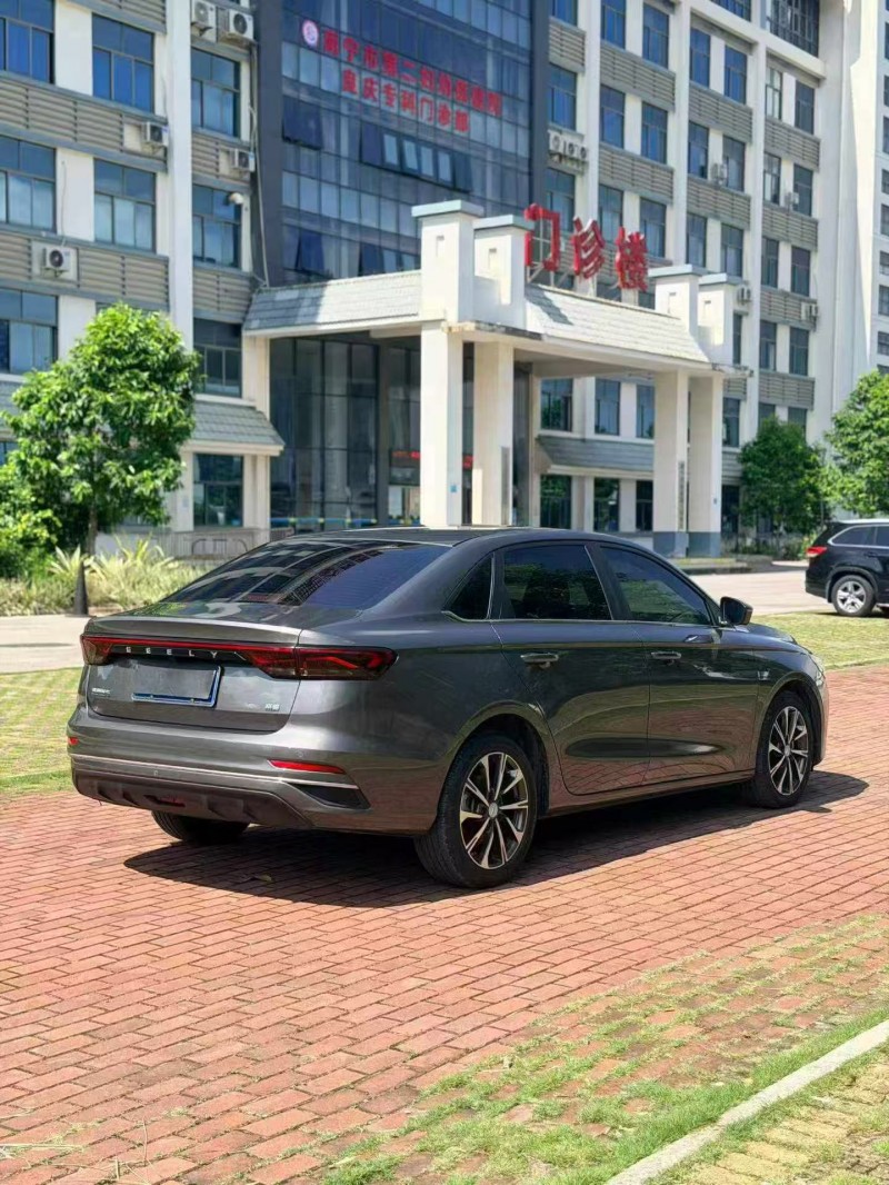南宁24年吉利帝豪7
