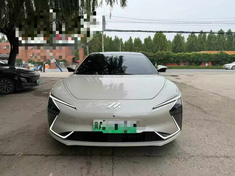 保定24年智己L71