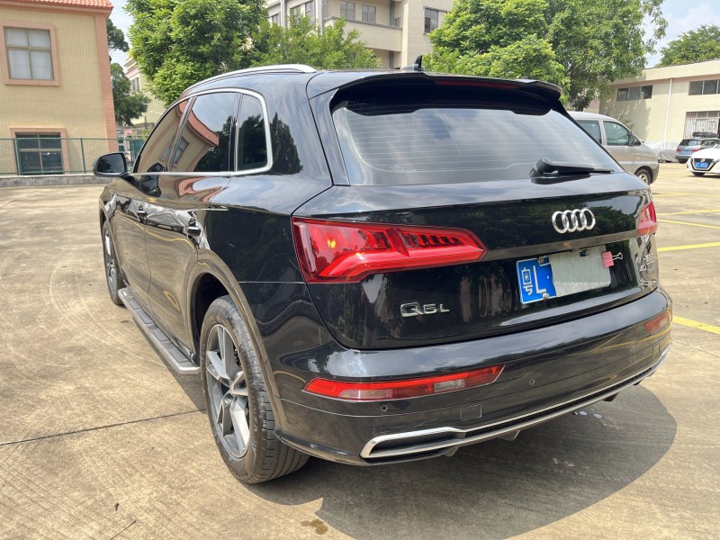 中山19年奥迪Q54