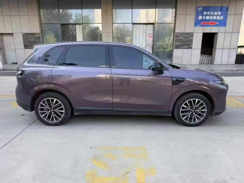 济宁25年零跑汽车B108
