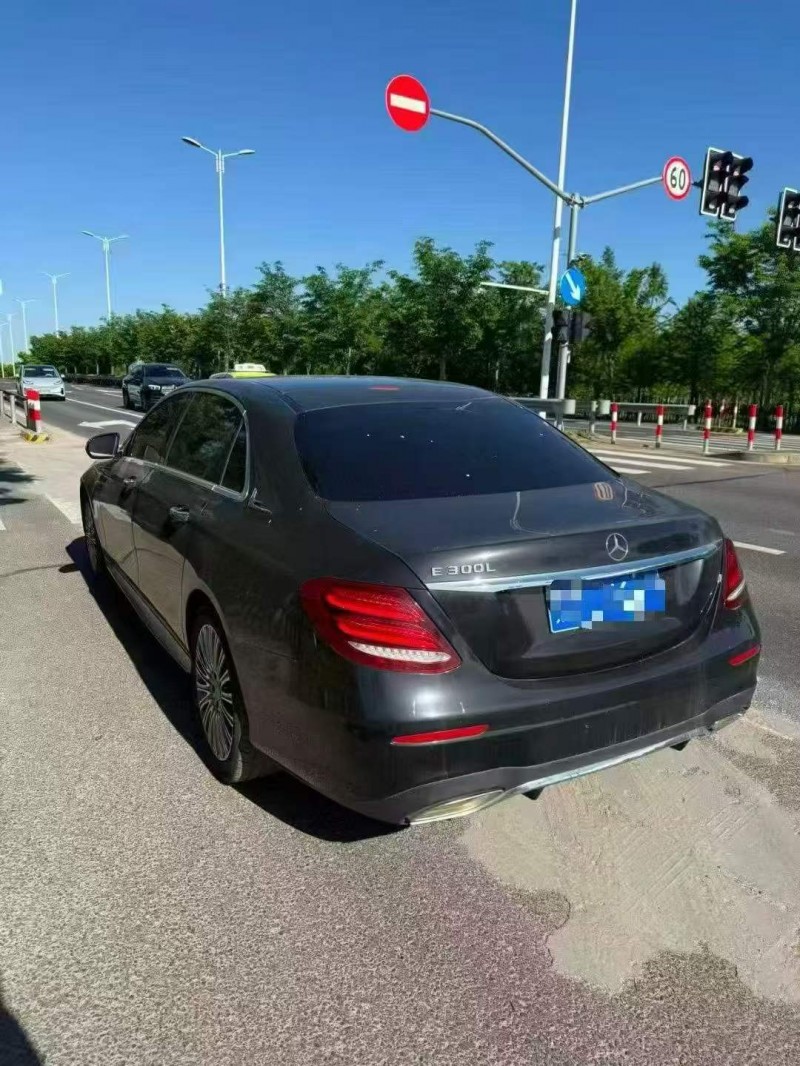 宜昌18年奔驰E8
