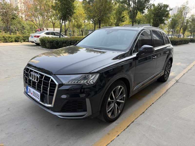 济宁21年奥迪Q73