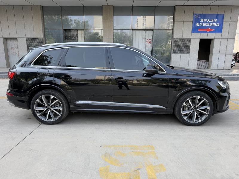 济宁21年奥迪Q74