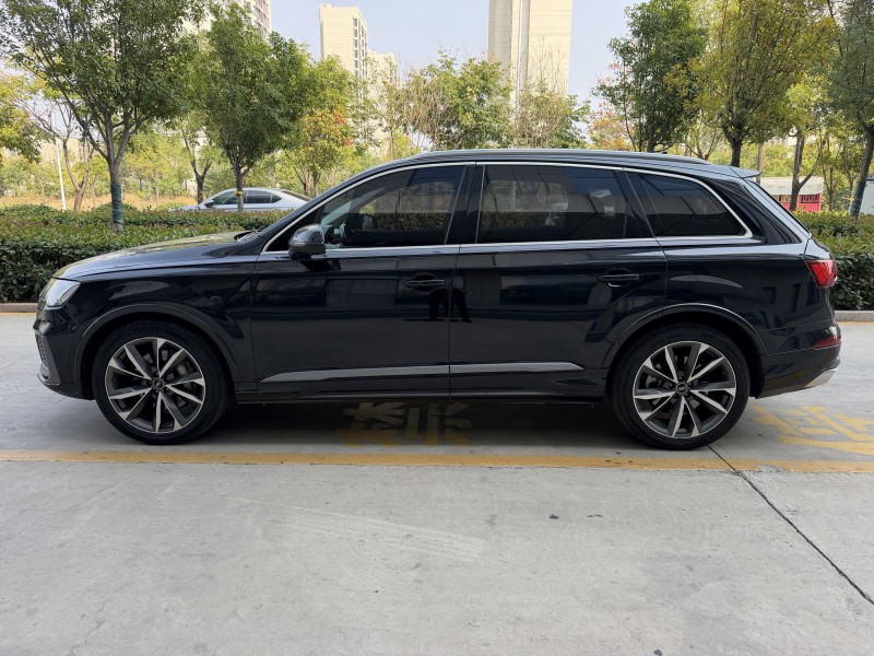 济宁21年奥迪Q75