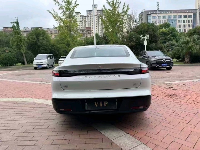襄阳26年零跑汽车B018